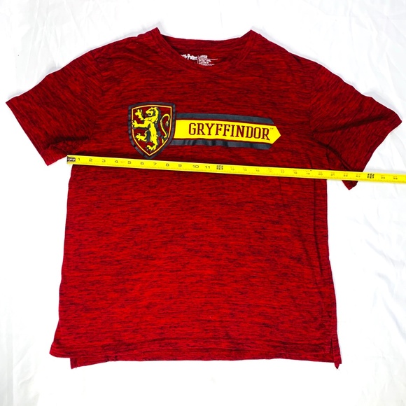 Harry Potter Gryffindor Red T-Shirt Size Large - Picture 4 of 6